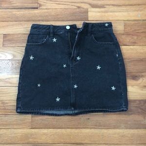 PacSun size 24 black with daisy details